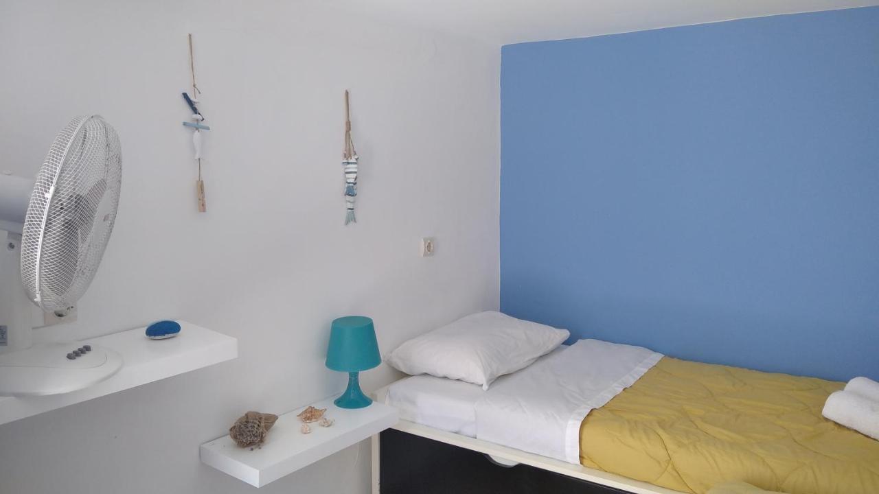 Traditional Renovated House In The Centre Of Anafi Luaran gambar