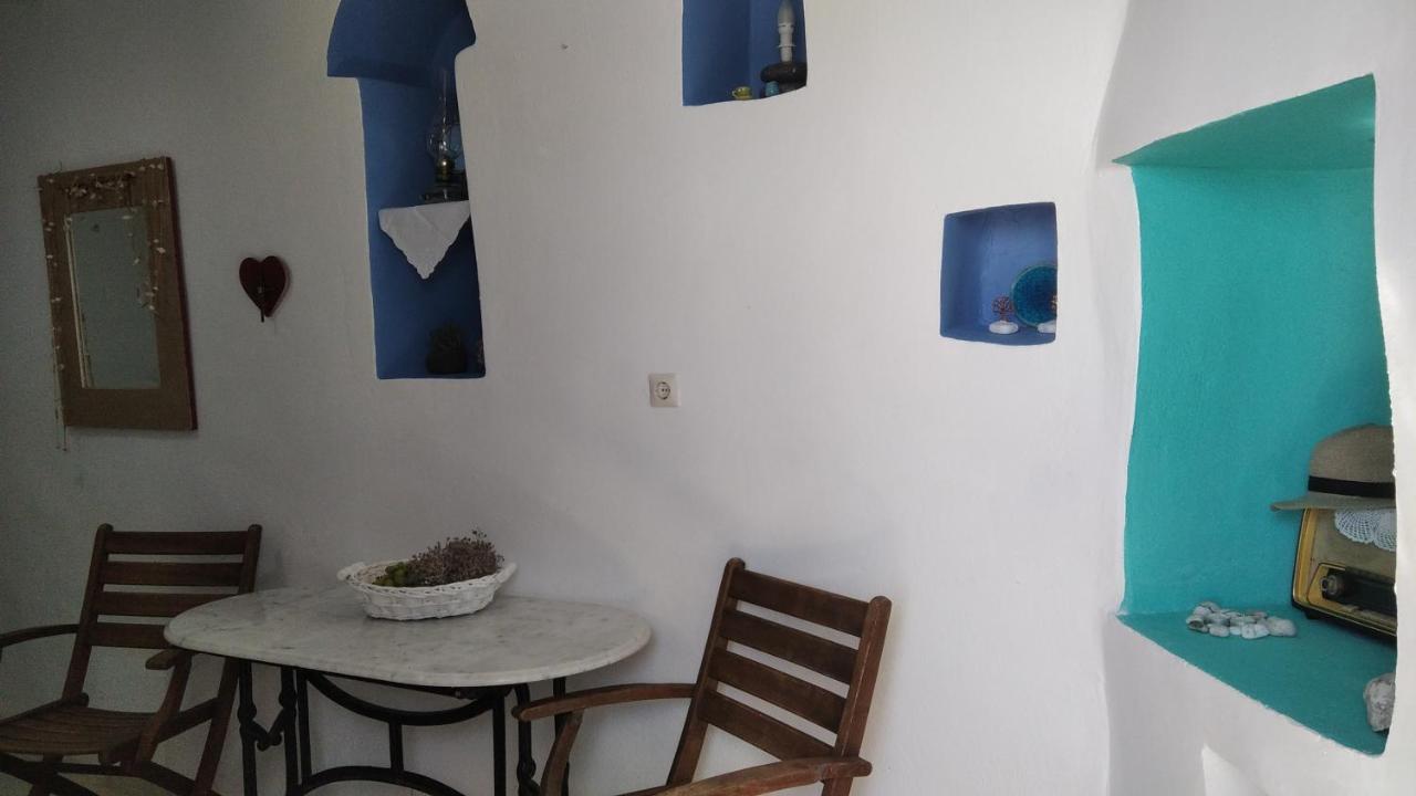Traditional Renovated House In The Centre Of Anafi Luaran gambar