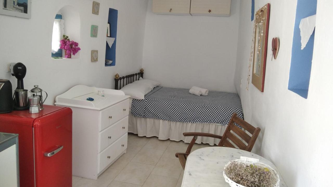 Traditional Renovated House In The Centre Of Anafi Luaran gambar