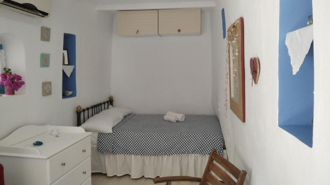 Traditional Renovated House In The Centre Of Anafi Luaran gambar