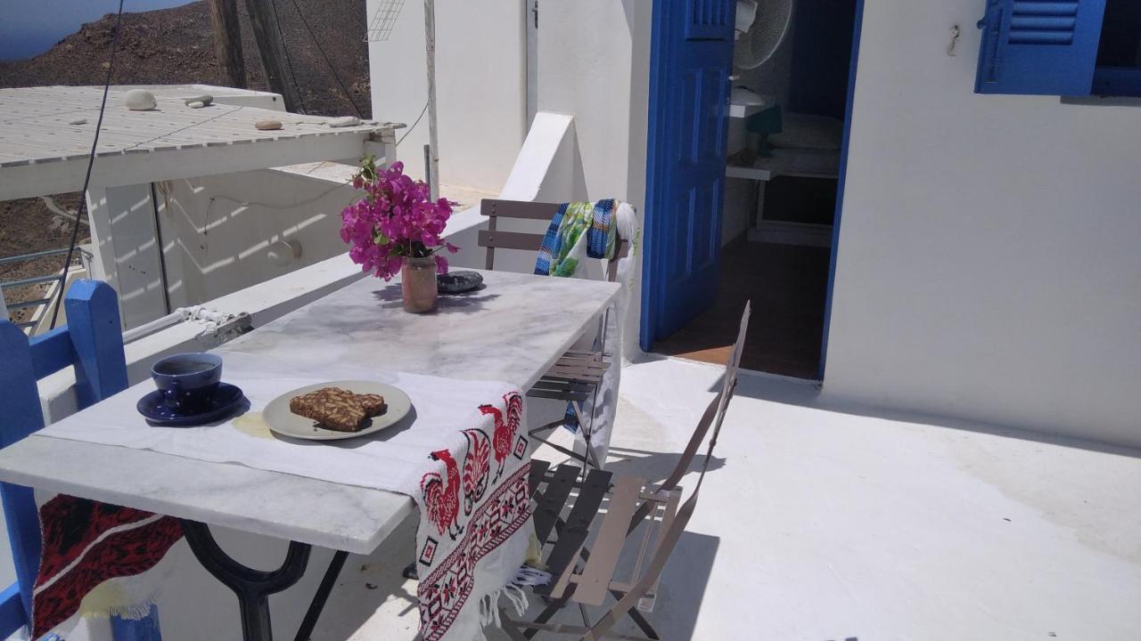 Traditional Renovated House In The Centre Of Anafi Luaran gambar